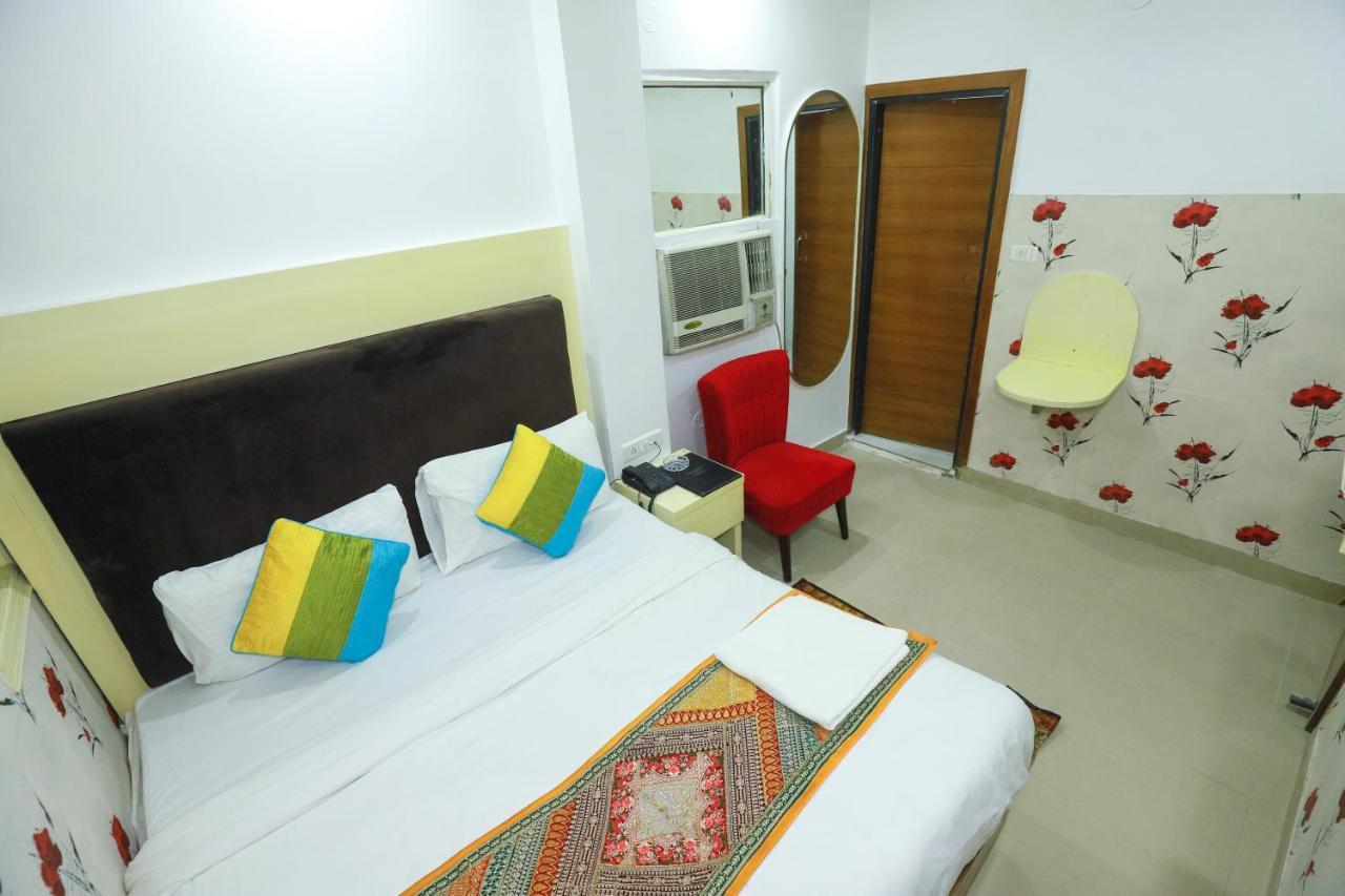Hotel Nityaa Suites Nueva Delhi Exterior foto